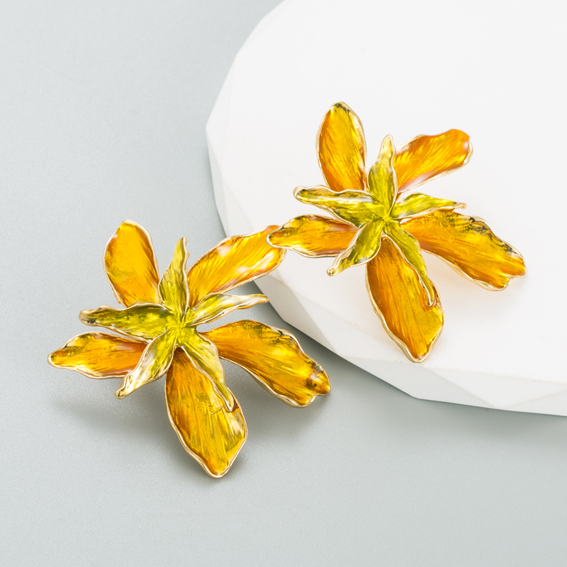 Romantisch Blütenblatt Legierung Emaille Vergoldet Frau Ohrringe 1 Paar display picture 8
