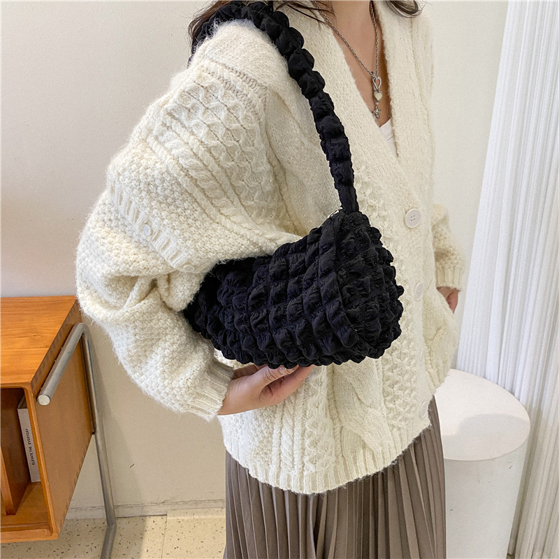 Women's Autumn Canvas Lingge Folds Fashion Square Zipper Shoulder Bag display picture 1