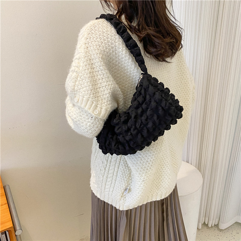 Women's Autumn Canvas Lingge Folds Fashion Square Zipper Shoulder Bag display picture 2