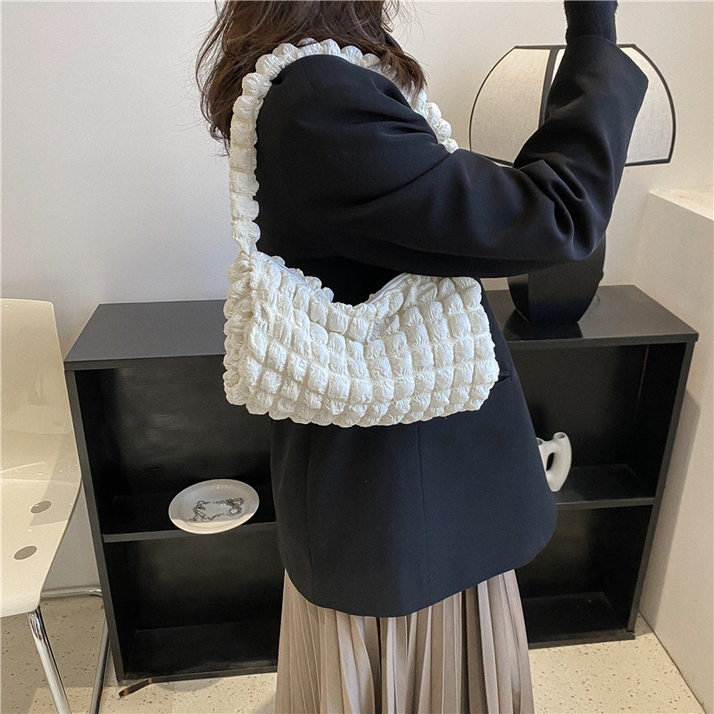 Femmes Automne Toile Lingge Pliègues Mode Carré Fermeture Éclair Sac D'épaule display picture 3