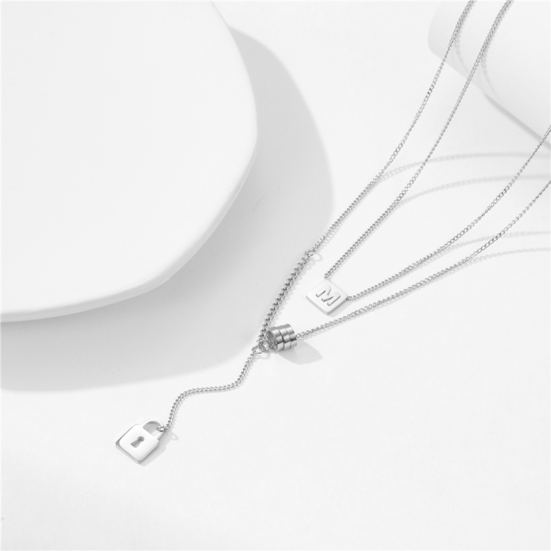 Simple Style Letter Lock Titanium Steel Necklace 1 Piece display picture 2