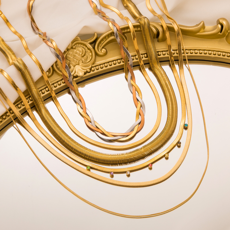 Einfacher Stil Geometrisch Rostfreier Stahl Vergoldet Zirkon Vergoldet Halskette display picture 8