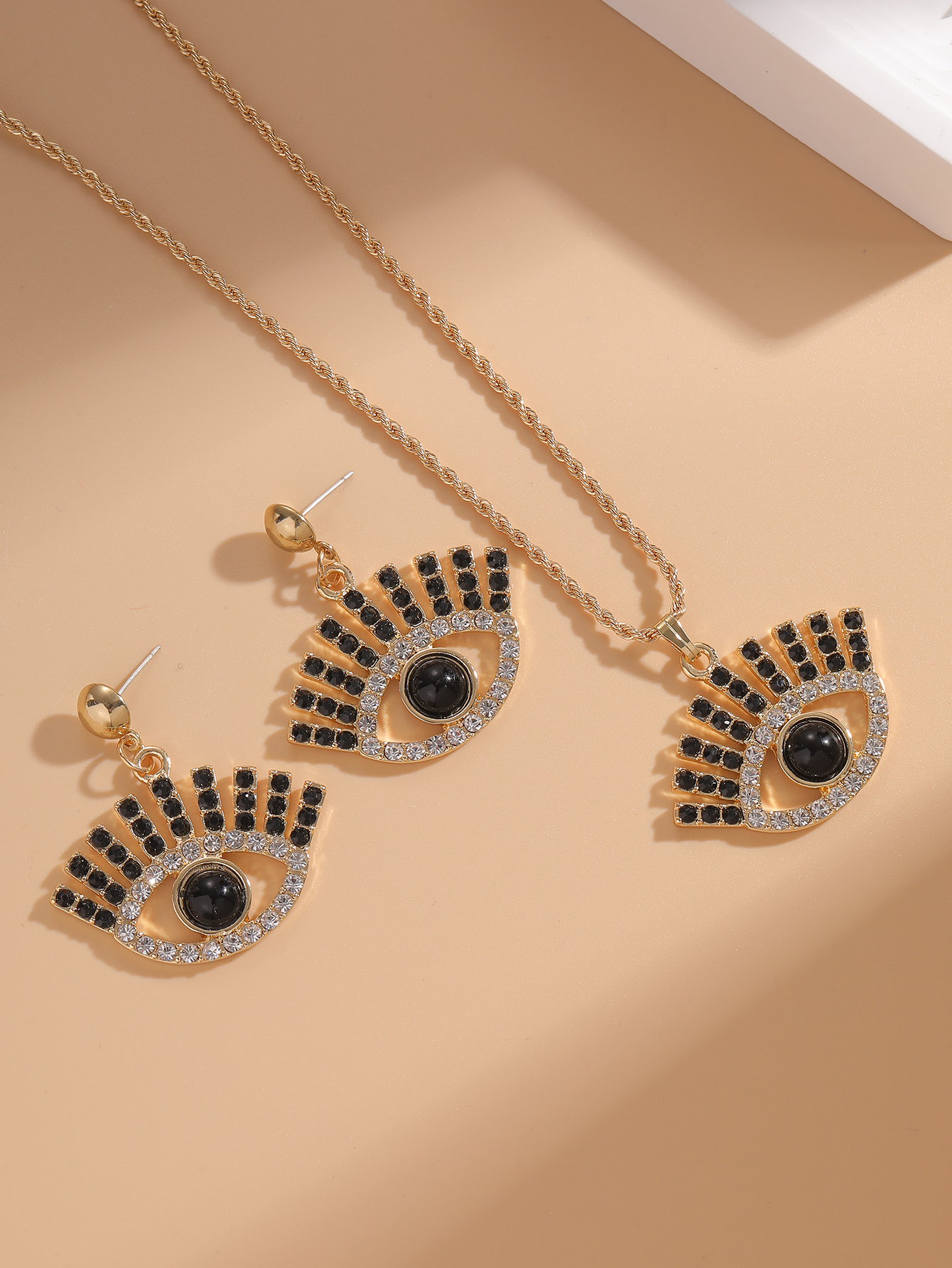 Retro Devil's Eye Alloy Inlay Rhinestones Women's Earrings Necklace 1 Set display picture 6