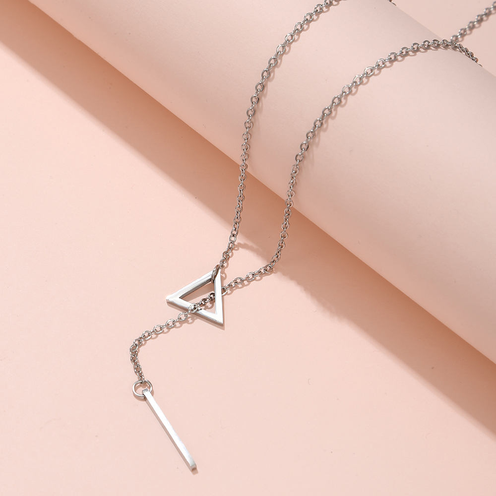 Simple Style Triangle Alloy Women's Necklace 1 Piece display picture 4