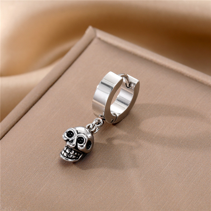 1 Piece Vintage Style Skull Plating Stainless Steel Dangling Earrings display picture 3