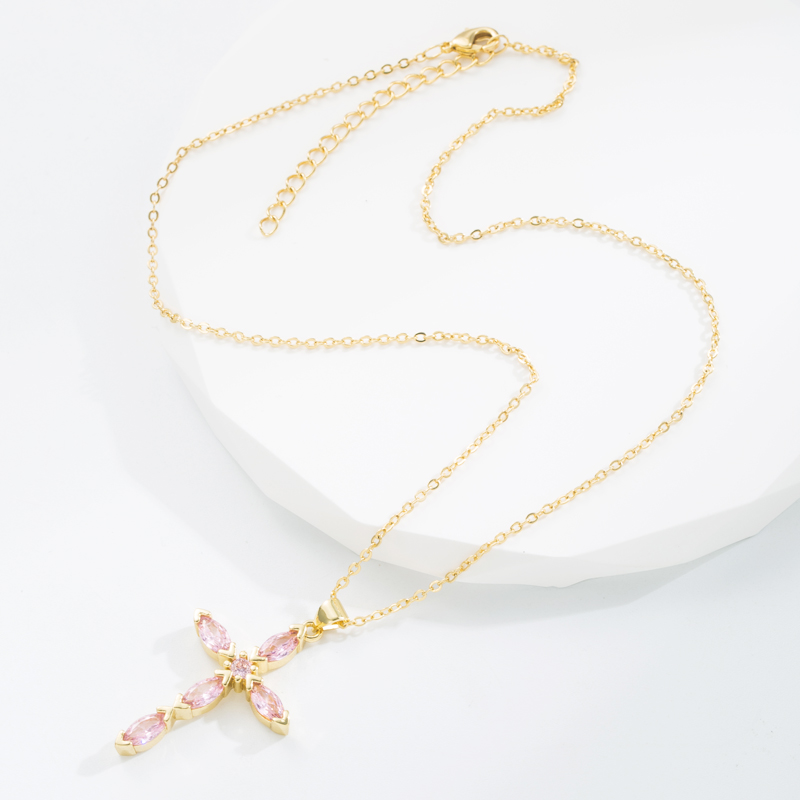 Classic Style Cross Copper Gold Plated Zircon Pendant Necklace 1 Piece display picture 4