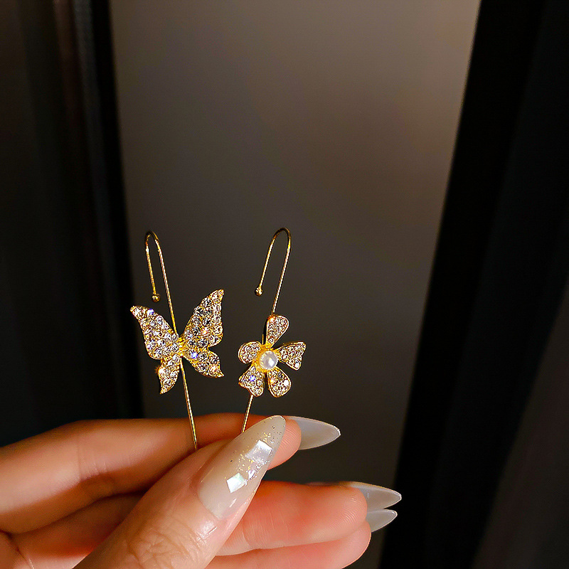 Großhandel Schmuck Mode Blume Schmetterling Legierung Strasssteine Perle Asymmetrisch Inlay Ohrclips display picture 3