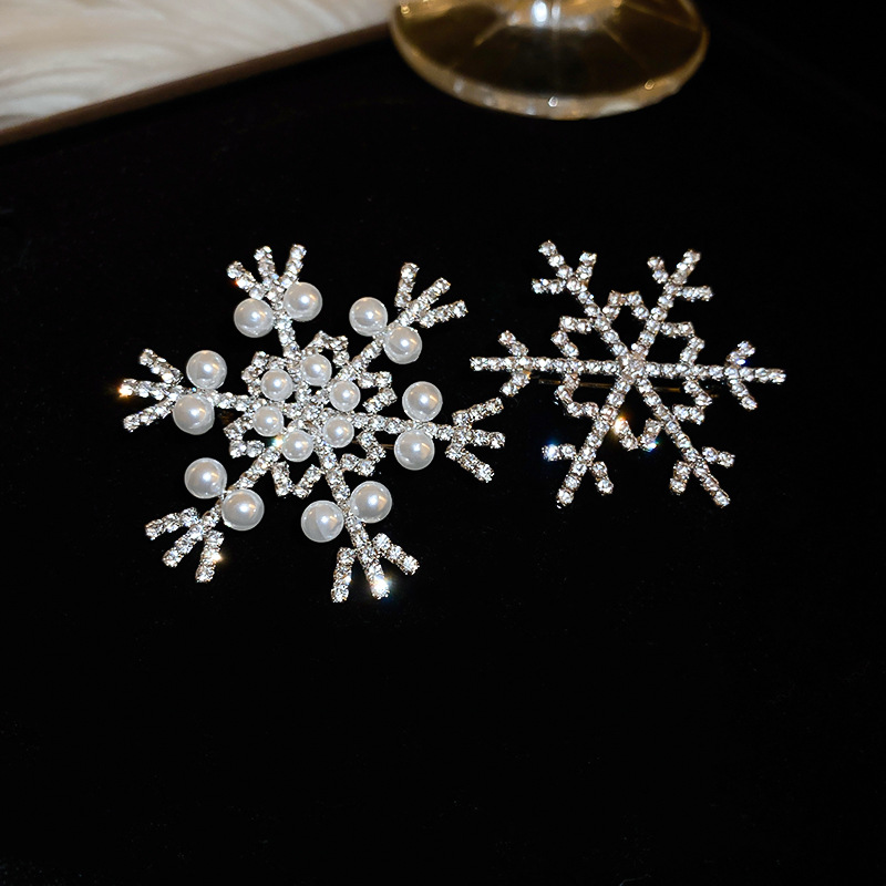 Fashion Snowflake Alloy Inlay Rhinestones Pearl Women's Brooches display picture 1