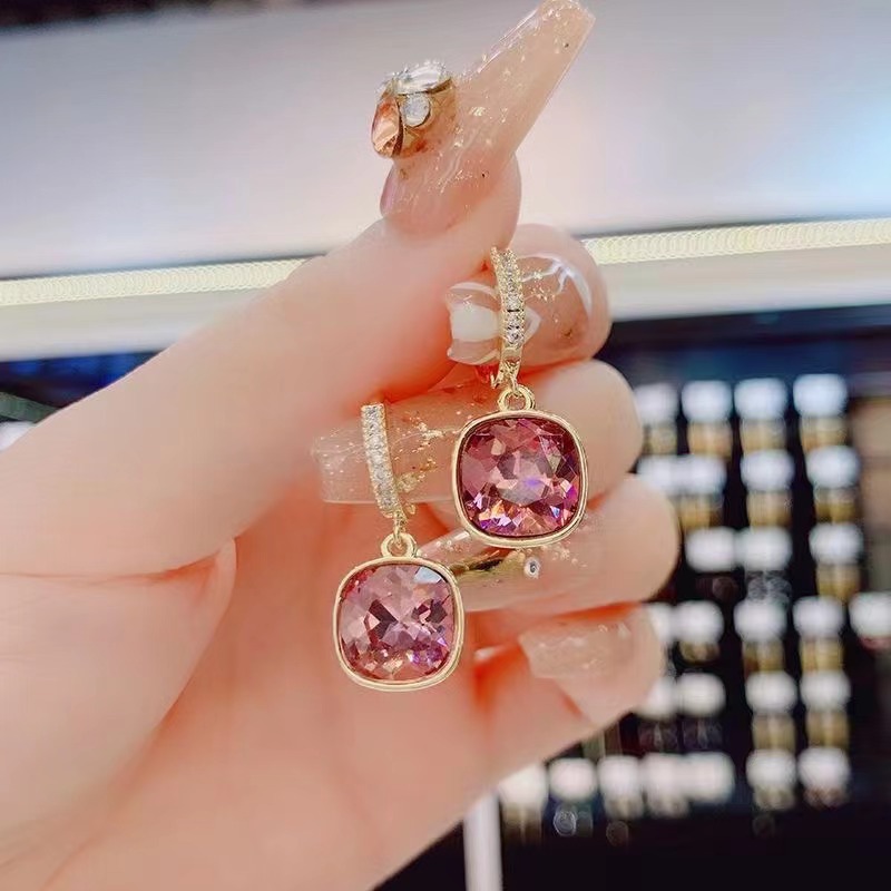 Simple Style Square Alloy Plating Inlay Crystal Women's Drop Earrings 1 Pair display picture 3