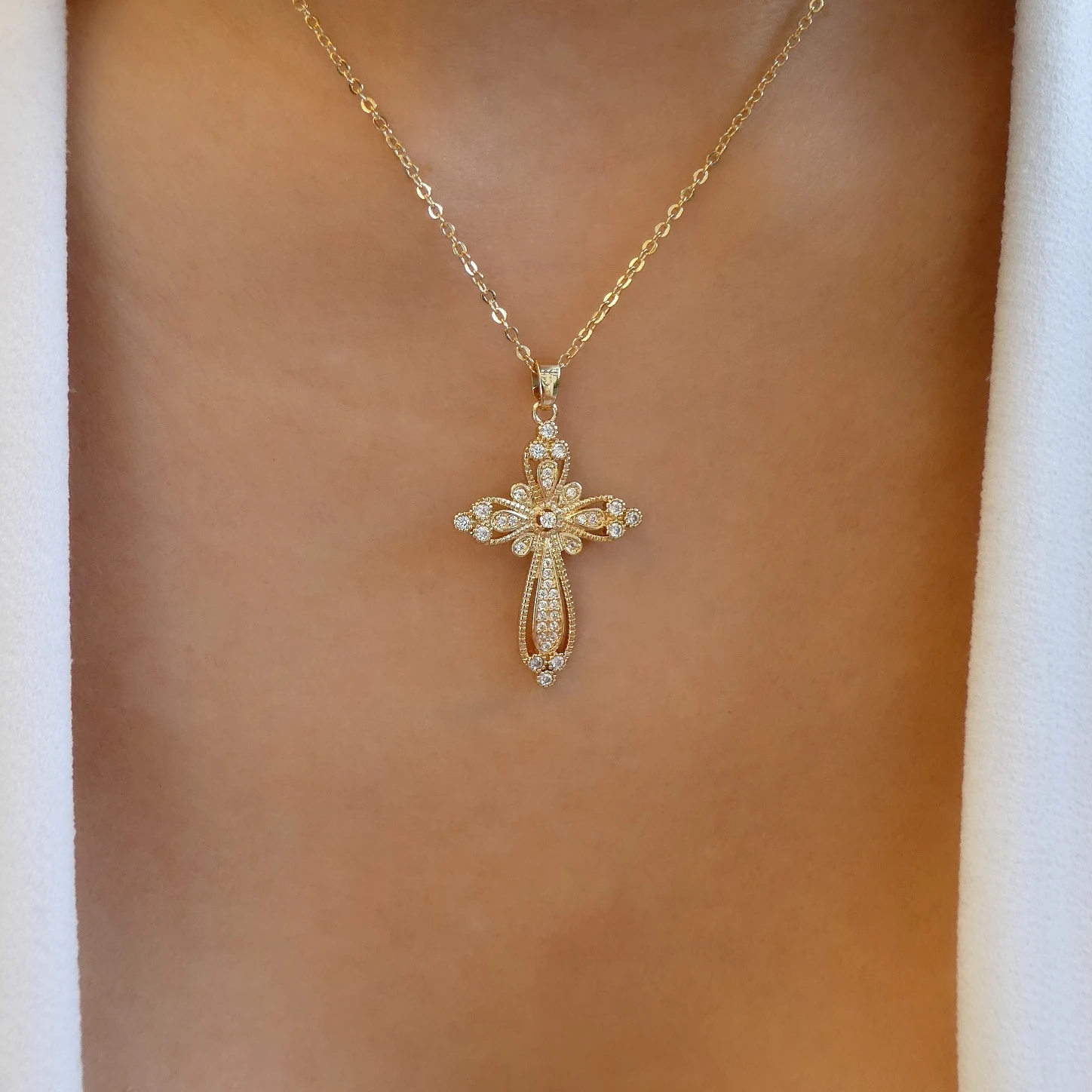 Moda Cruzar Mariposa Aleación Diamantes De Imitación Mujeres Collar Colgante 1 Pieza display picture 8