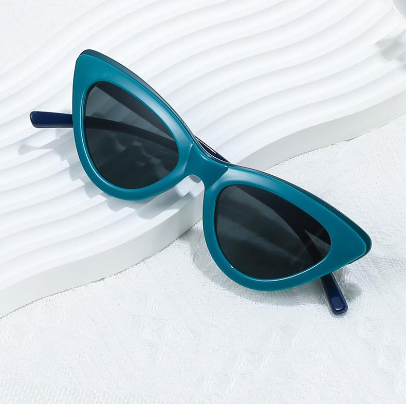 Fashion Geometric Pc Cat Eye Full Frame Women's Sunglasses display picture 4