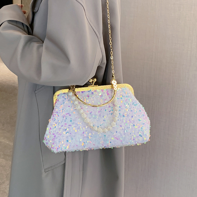Women's Medium Sequin Solid Color Fashion Beading Shell Buckle Crossbody Bag display picture 1