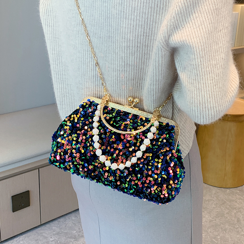 Women's Medium Sequin Solid Color Fashion Beading Shell Buckle Crossbody Bag display picture 6