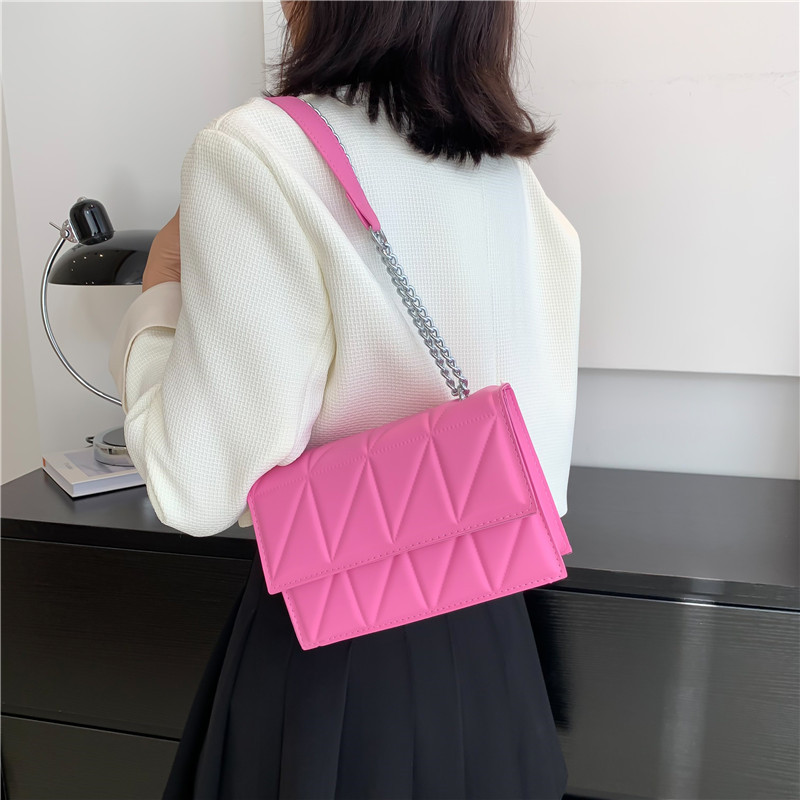Women's All Seasons Pu Leather Solid Color Fashion Quilted Square Flip Cover Chain Bag display picture 4