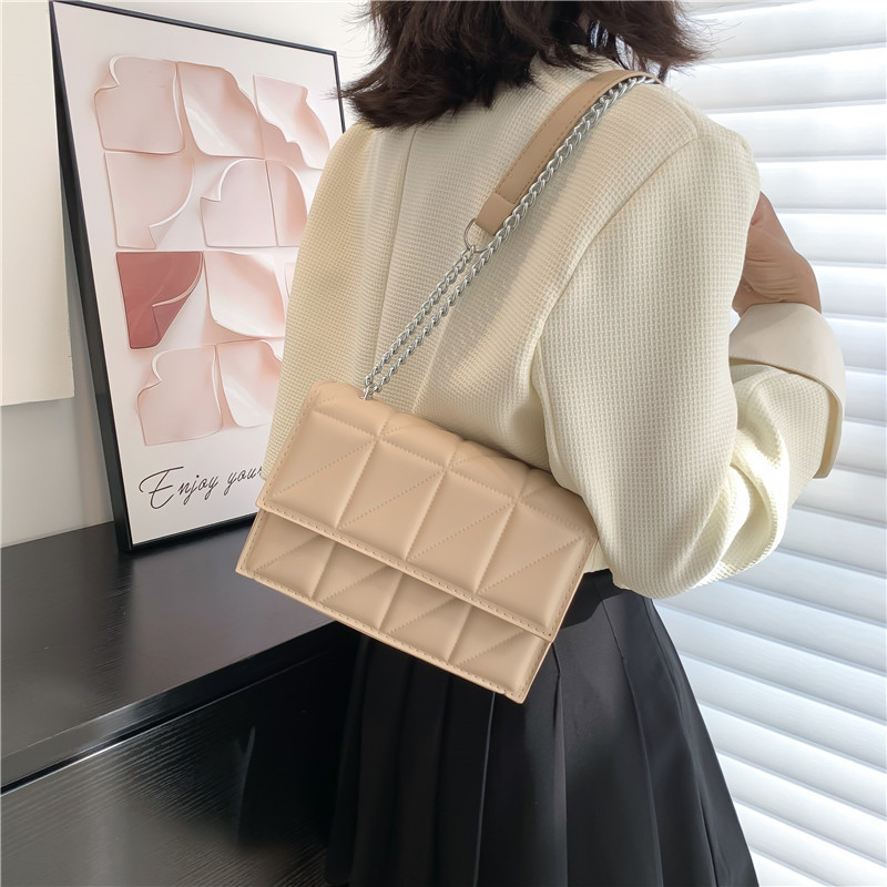 Women's All Seasons Pu Leather Solid Color Fashion Quilted Square Flip Cover Chain Bag display picture 6
