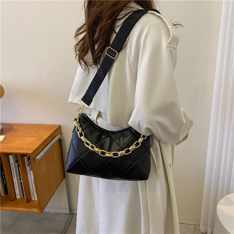 Women's Pu Leather Lingge Fashion Quilted Chain Square Zipper Crossbody Bag display picture 1