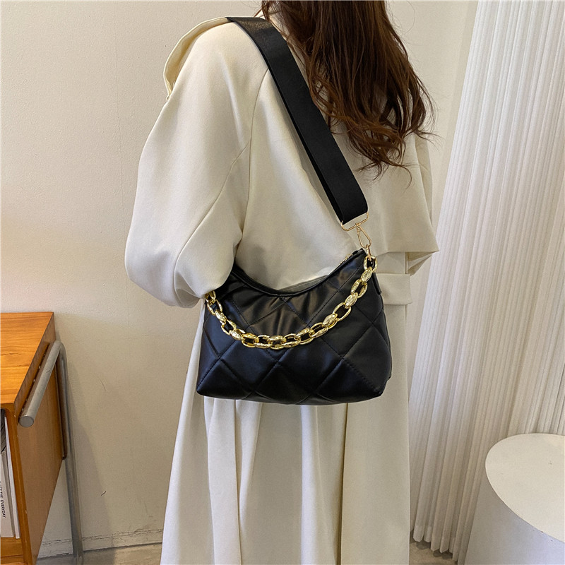 Women's Pu Leather Lingge Fashion Quilted Chain Square Zipper Crossbody Bag display picture 2