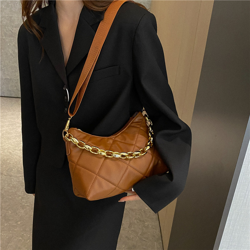 Women's Pu Leather Lingge Fashion Quilted Chain Square Zipper Crossbody Bag display picture 3