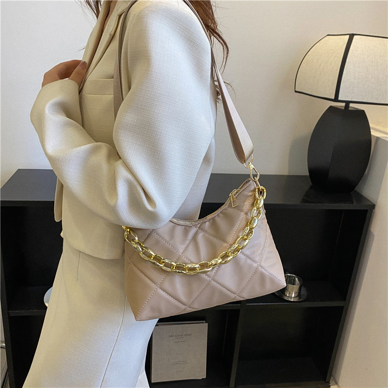 Women's Pu Leather Lingge Fashion Quilted Chain Square Zipper Crossbody Bag display picture 7
