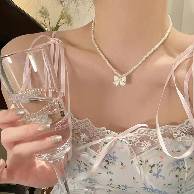 Elegant Schmetterling Aryl Imitationsperle Perlen Künstlicher Diamant Frau Halskette Mit Anhänger 1 Stück display picture 2
