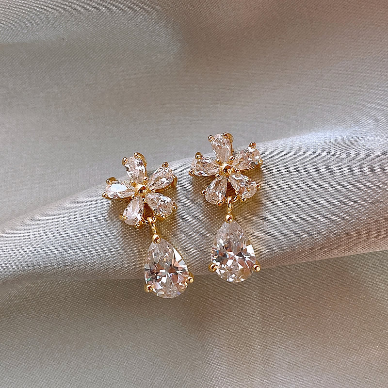 Fashion Water Droplets Flower Alloy Inlay Rhinestones Women's Drop Earrings 1 Pair display picture 3