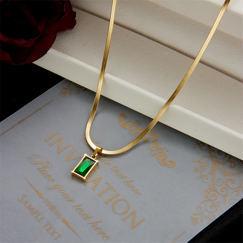 Basic Rectangle Titanium Steel Gold Plated Rhinestones Gold Plated Pendant Necklace display picture 4