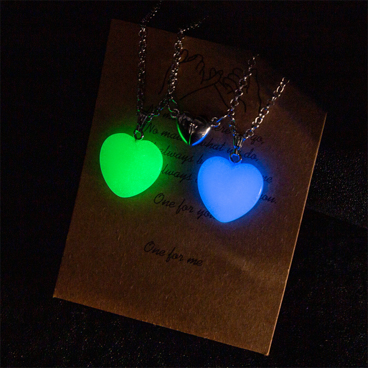 Fashion Heart Shape Alloy Luminous Women's Pendant Necklace display picture 5
