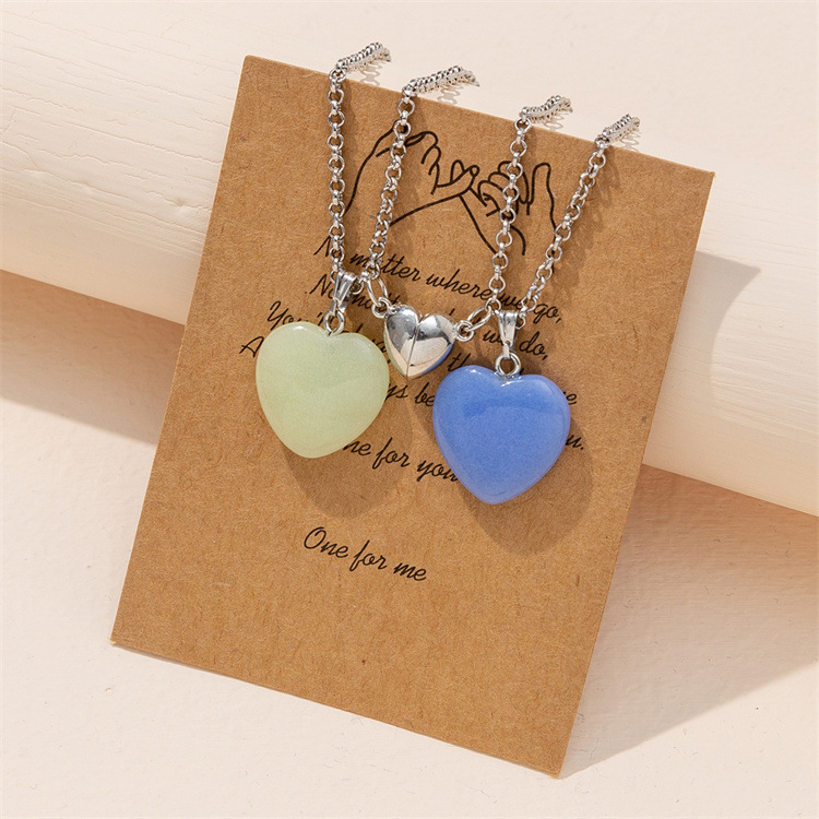 Fashion Heart Shape Alloy Luminous Women's Pendant Necklace display picture 6