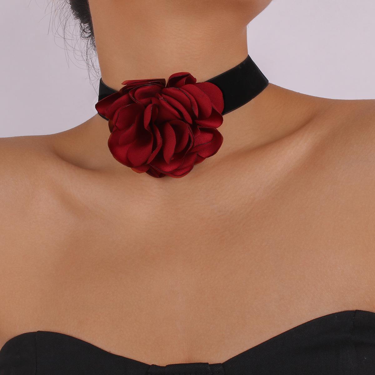 Retro Rose Flower Cloth Three-dimensional Women's Choker 1 Piece display picture 3