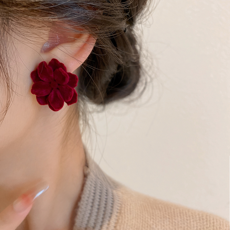 Retro Flower Flocking Three-dimensional Women's Ear Studs 1 Pair display picture 1