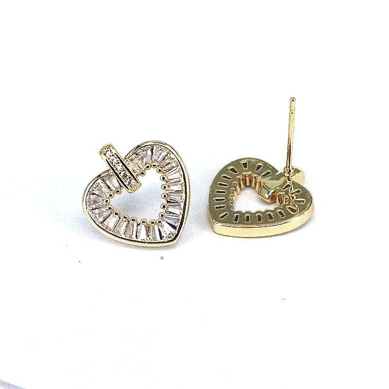 Fashion Heart Shape Gold Plated Hollow Out Artificial Rhinestones Women's Ear Studs 1 Pair display picture 1