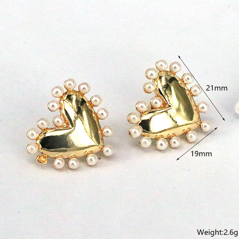 Fashion Heart Shape Copper Gold Plated Inlay Pearl Ear Studs 1 Pair display picture 5