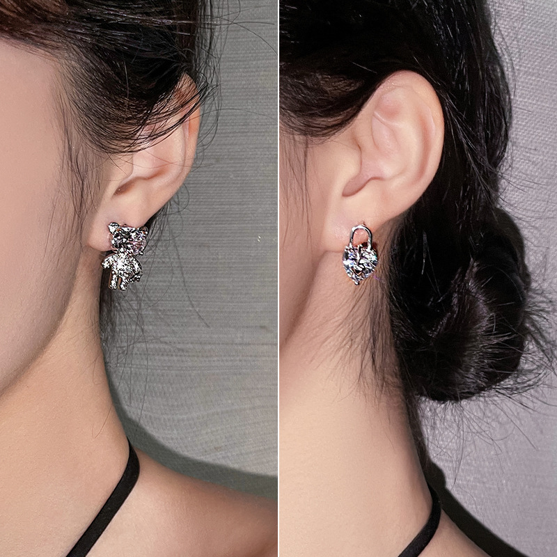 Cute Bear Heart Shape Alloy Asymmetrical Inlay Rhinestones Women's Ear Studs 1 Pair display picture 3