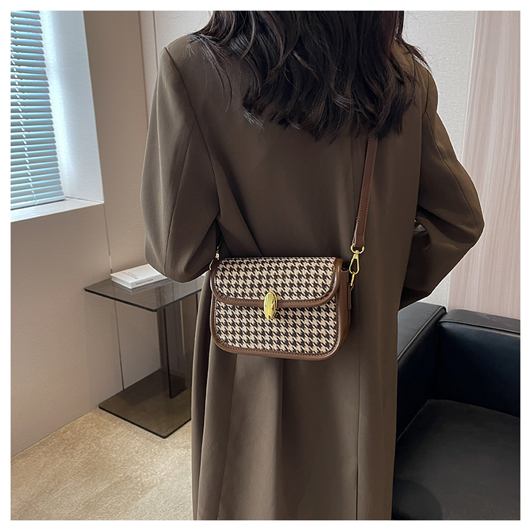 Women's Checked Cloth Houndstooth Fashion Square Lock Clasp Square Bag display picture 5