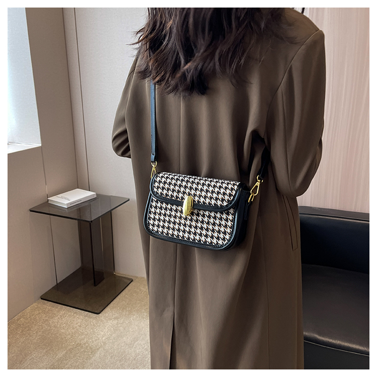 Women's Checked Cloth Houndstooth Fashion Square Lock Clasp Square Bag display picture 9