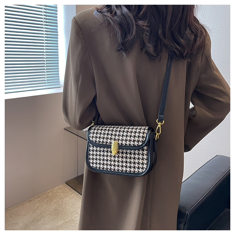 Women's Checked Cloth Houndstooth Fashion Square Lock Clasp Square Bag display picture 8