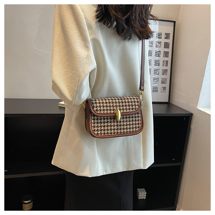 Women's Checked Cloth Houndstooth Fashion Square Lock Clasp Square Bag display picture 10