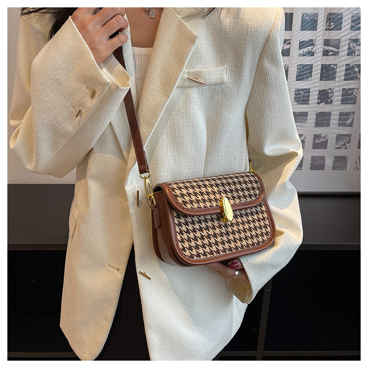 Women's Checked Cloth Houndstooth Fashion Square Lock Clasp Square Bag display picture 11