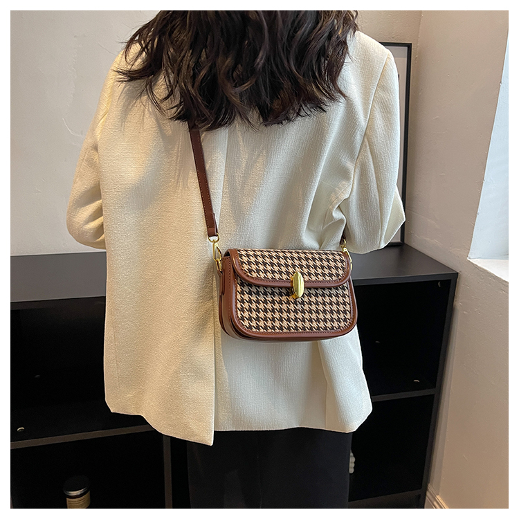 Women's Checked Cloth Houndstooth Fashion Square Lock Clasp Square Bag display picture 12