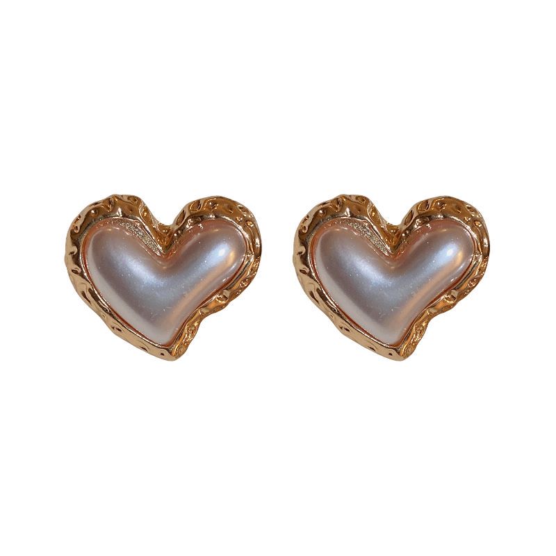 Retro Heart Shape Imitation Pearl Alloy Women's Ear Studs 1 Pair display picture 4