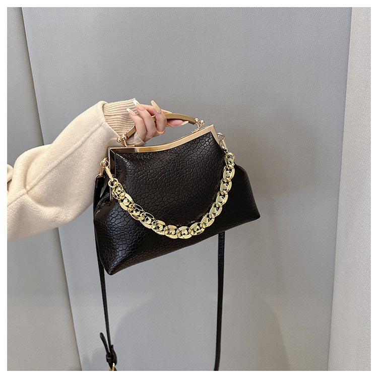 Women's All Seasons Pu Leather Solid Color Fashion Chain Shell Buckle Dome Bag display picture 3