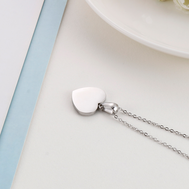 Fashion Heart Shape Titanium Steel Plating Rhinestones Pendant Necklace 1 Piece display picture 1