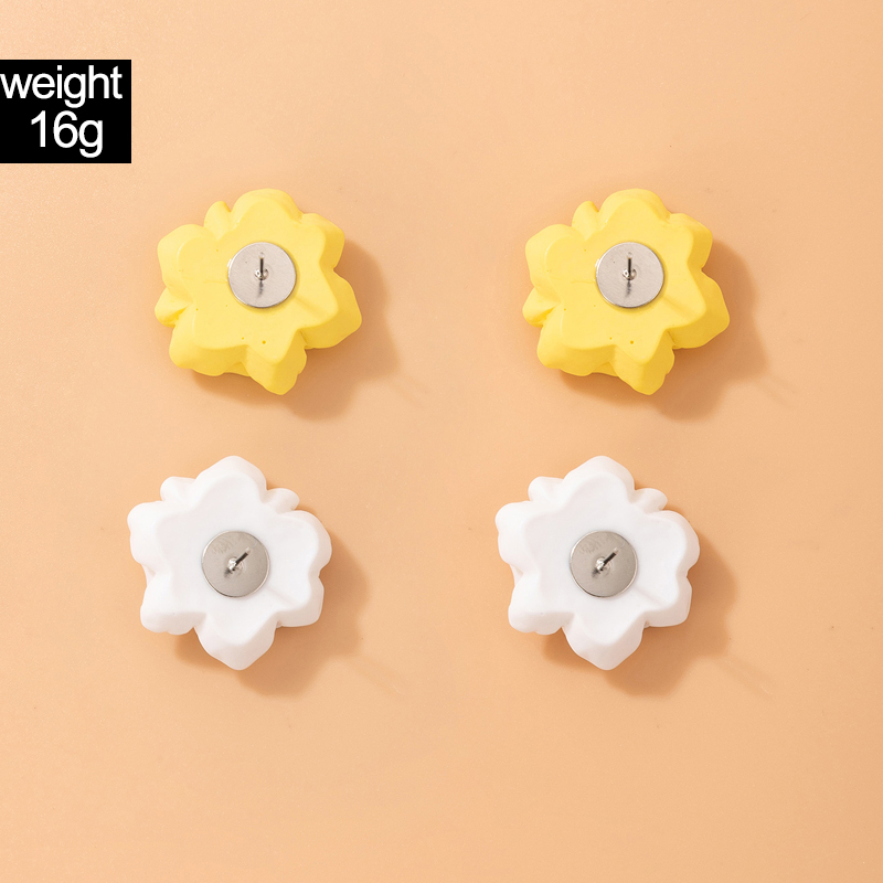 1 Pair Simple Style Flower Three-dimensional Alloy Ear Studs display picture 1