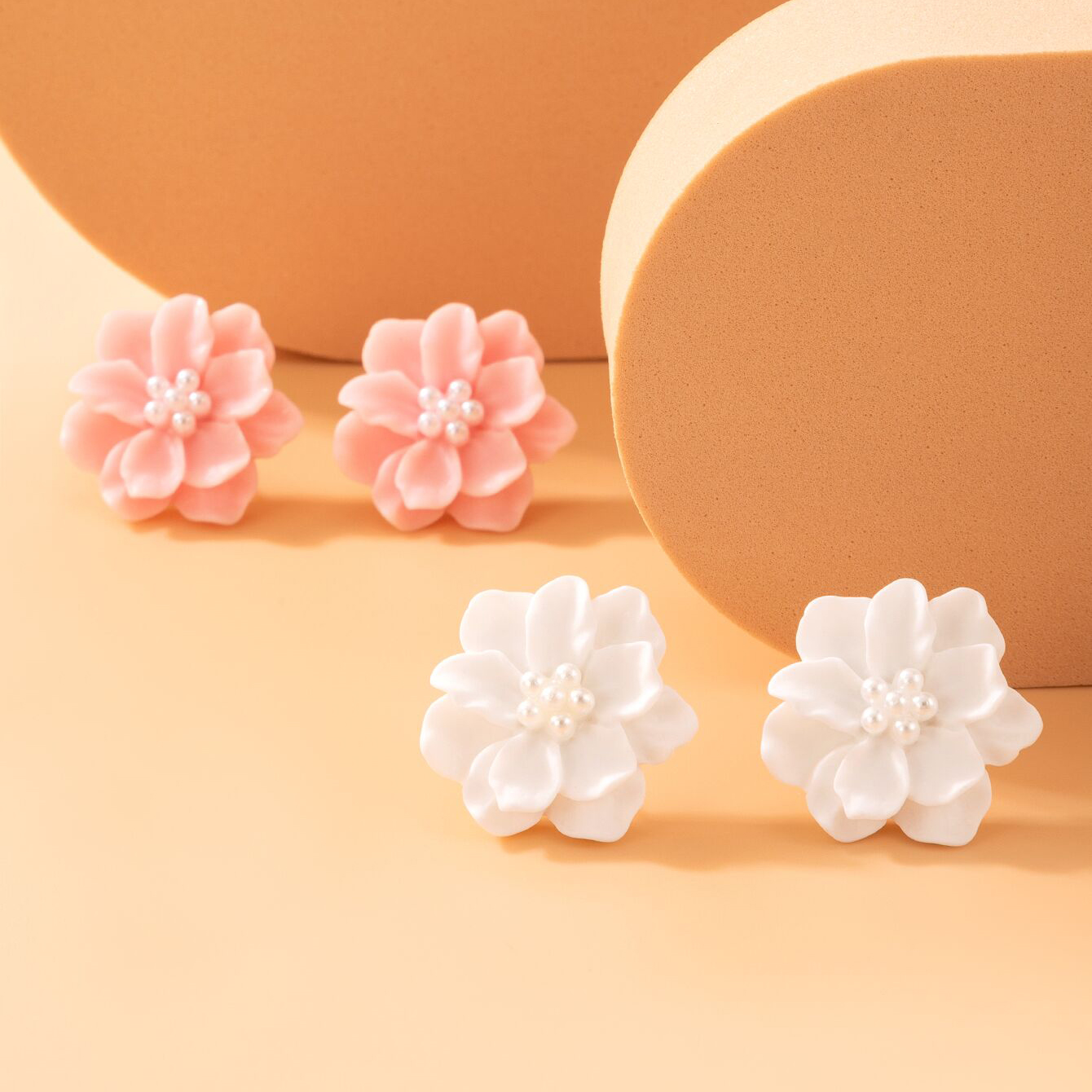 1 Pair Simple Style Flower Three-dimensional Alloy Ear Studs display picture 14