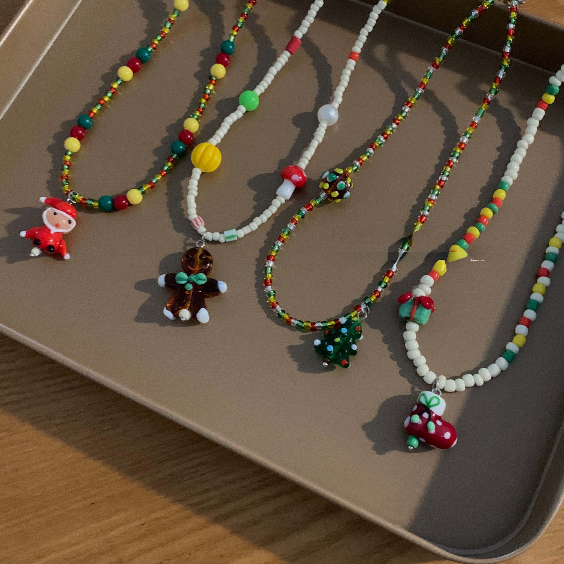 Süß Weihnachtsmann Glas Perlen Weihnachten Unisex Halskette Mit Anhänger 1 Stück display picture 10