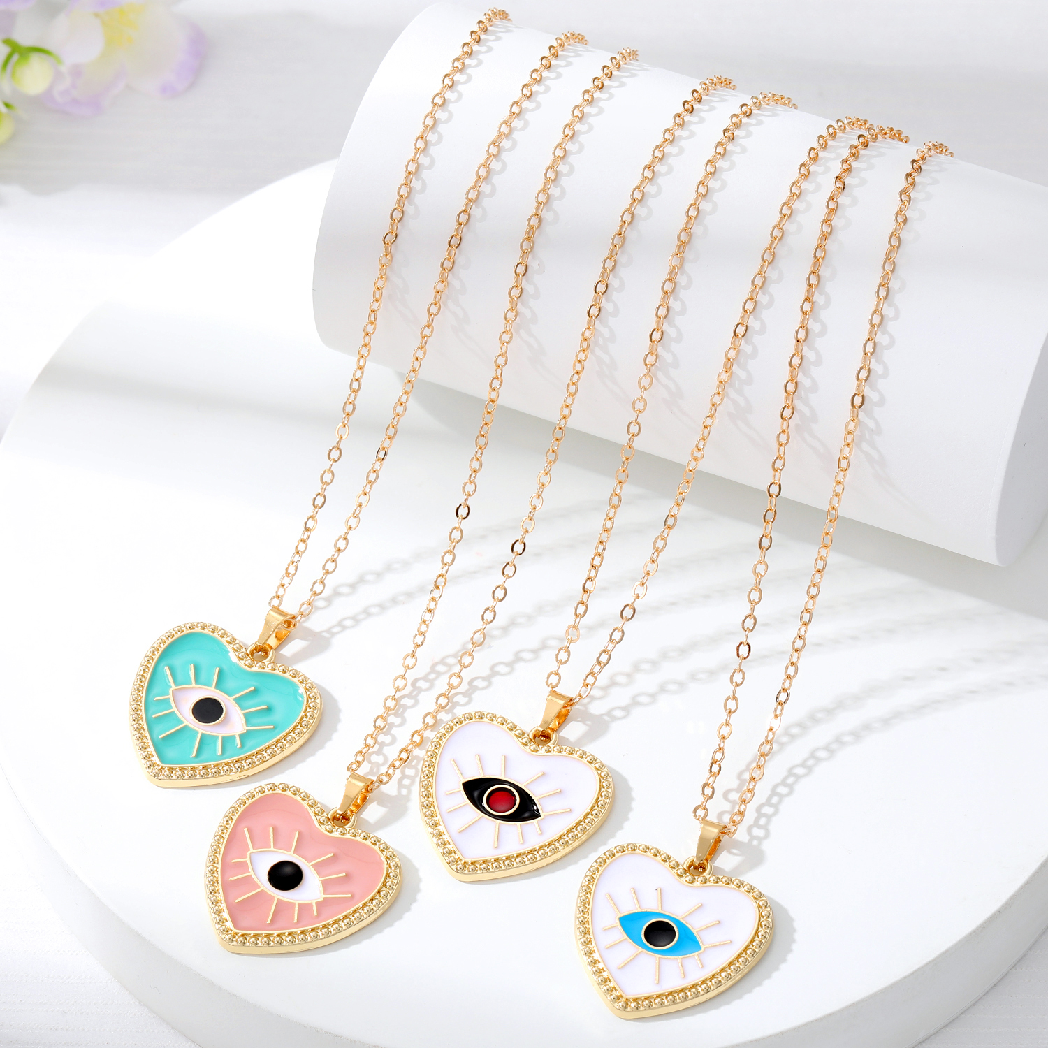 Fashion Devil's Eye Heart Shape Alloy Women's Pendant Necklace 1 Piece display picture 1
