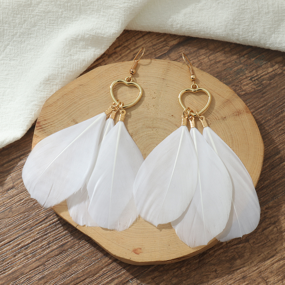 Vintage Style Solid Color Feather Handmade Women's Drop Earrings 1 Pair display picture 4