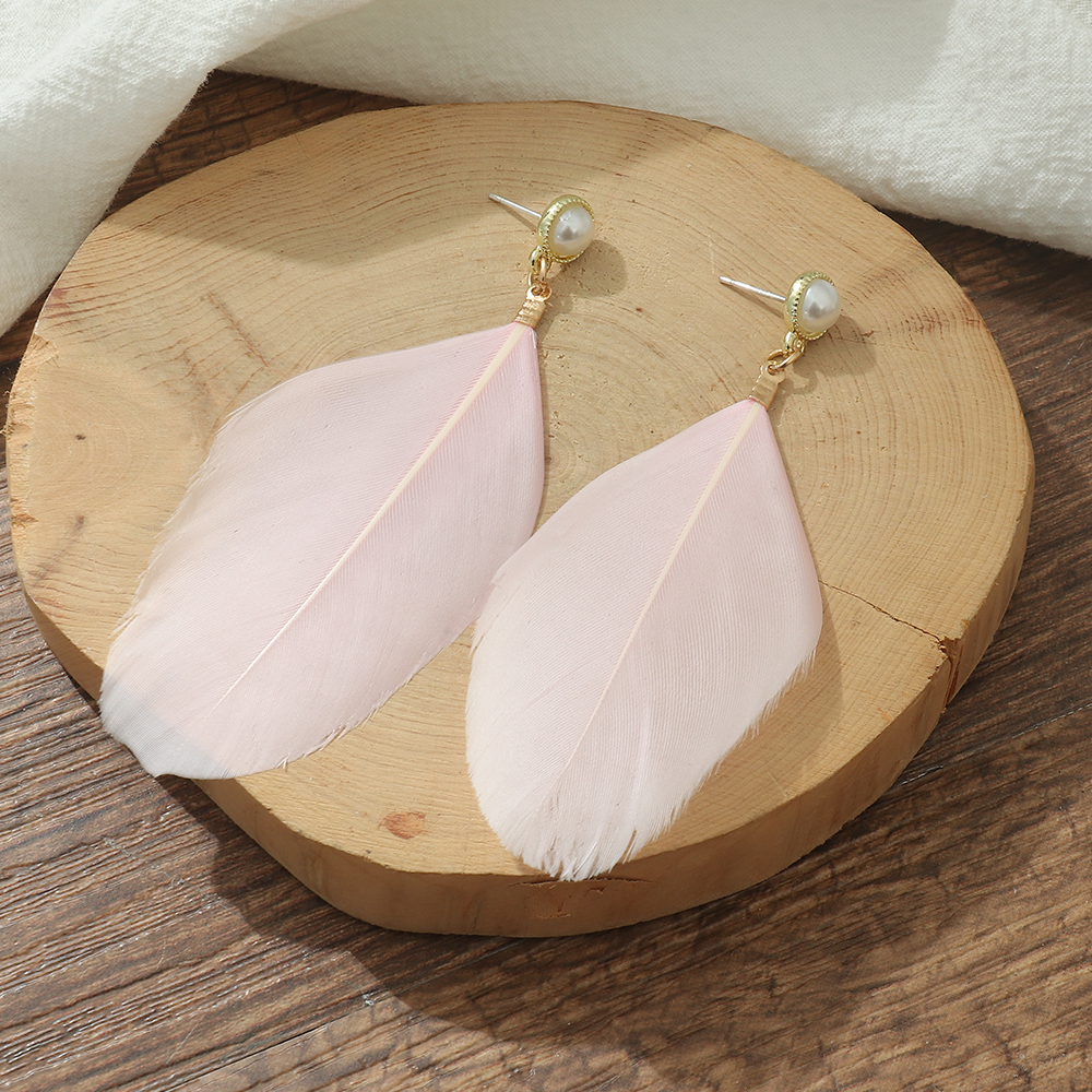 Vintage Style Solid Color Feather Handmade Women's Drop Earrings 1 Pair display picture 7