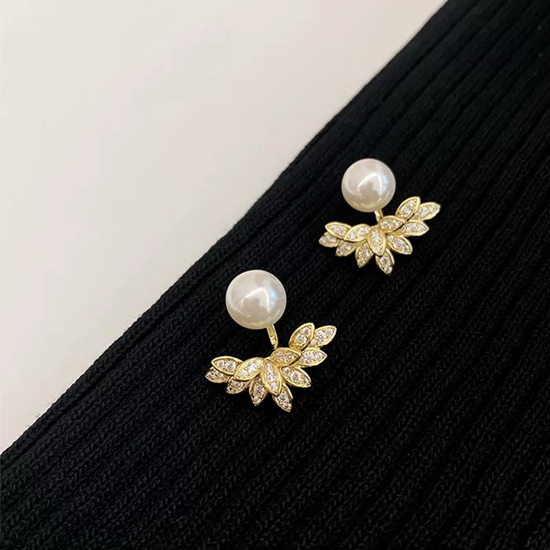 Fashion Leaves Alloy Inlay Rhinestones Pearl Women's Ear Studs 1 Pair display picture 5