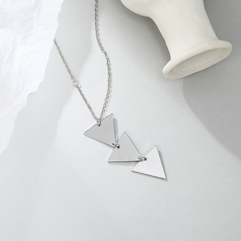 Einfacher Stil Dreieck Kupfer Überzug Halskette Mit Anhänger 1 Stück display picture 7